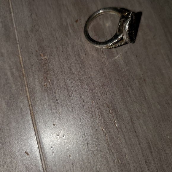 Samuels Jewelers 1/4 tcw diamond ring sz 4 - Picture 7 of 8